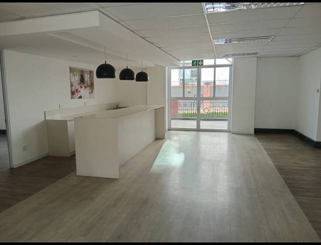 1,224M² BUILDING TO LET IN BRYANSTON